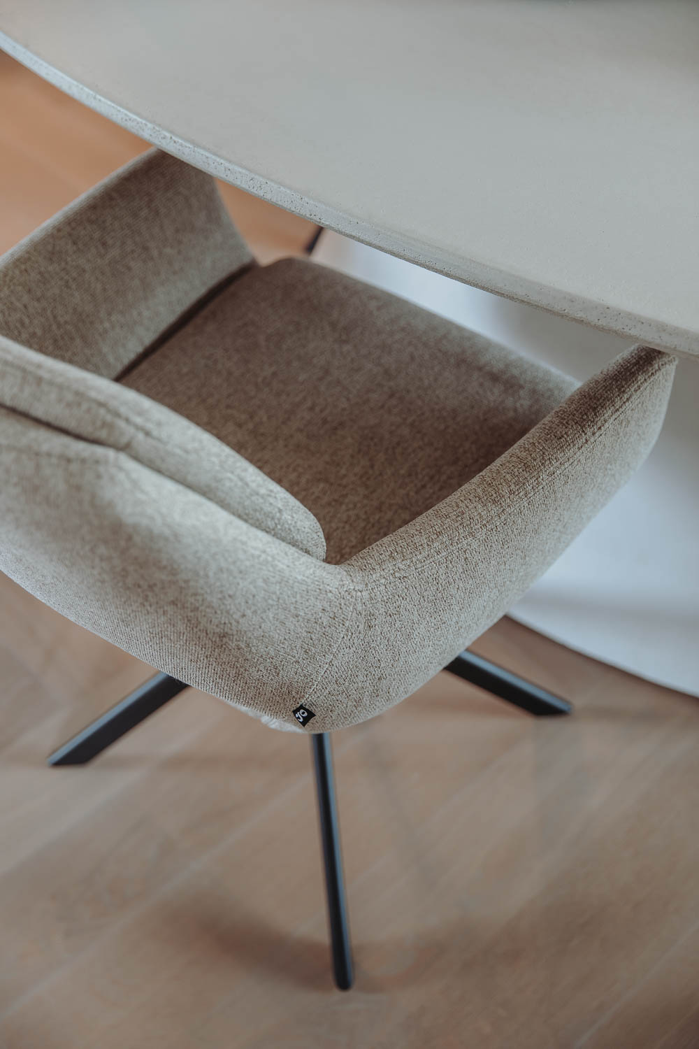 Goossens Stone Eettafel Beton Wit - 8244592-goossens-stone-eettafel-beton-wit-14